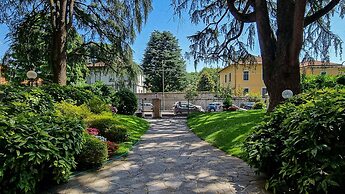 Rovani 14 in Monza With 1 Bedrooms and 1 Bathrooms