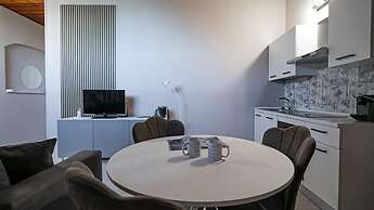 Rovani 14 in Monza With 1 Bedrooms and 1 Bathrooms