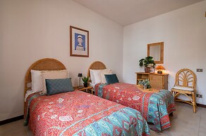 Sardinia RE - Lilium Central Flat