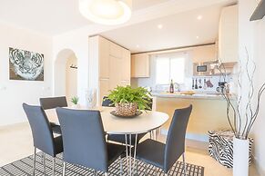 Pool Apt Calahonda 2 With Sea View