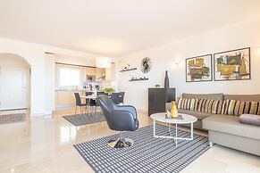 Pool Apt Calahonda 2 With Sea View