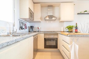 Pool Apt Calahonda 2 With Sea View