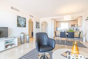 Pool Apt Calahonda 2 With Sea View