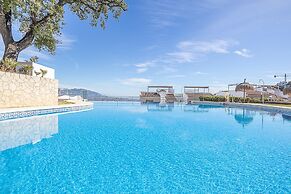 Apt Mairena Forest sea View Pool