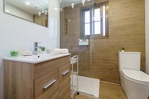 Sunny Tranquility With Pool