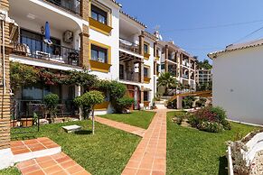 Sunny Tranquility With Pool