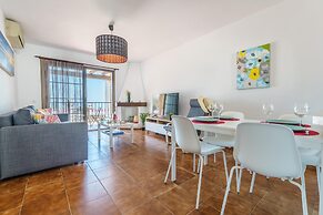 Sunny Tranquility With Pool