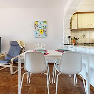 Sunny Tranquility With Pool