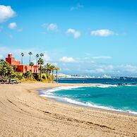 Sunny Tranquility With Pool