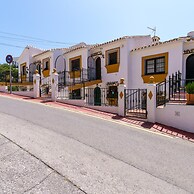 Sunny Tranquility With Pool