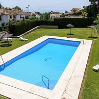 Sunny Tranquility With Pool