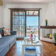 Sunny Tranquility With Pool