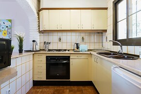 Sunny Tranquility With Pool