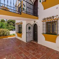 Sunny Tranquility With Pool