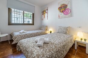 Sunny Tranquility With Pool