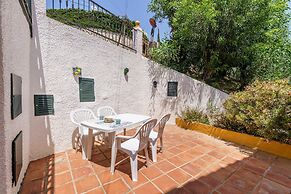 Sunny Tranquility With Pool