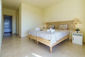 Marbella Este Next Marriott and Nikki B