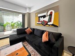 23Gh3 2BR 2.5 Baths with a Private Patio