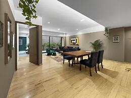 23Gh3 2BR 2.5 Baths with a Private Patio