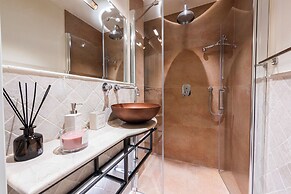 Charming Tornabuoni by Mmega