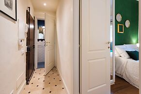 Charming Tornabuoni by Mmega