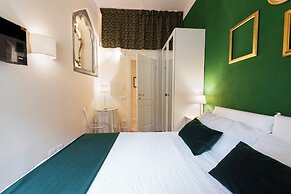 Charming Tornabuoni by Mmega