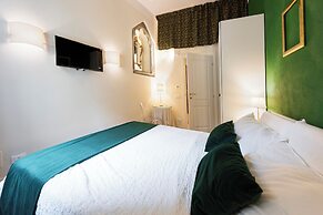 Charming Tornabuoni by Mmega