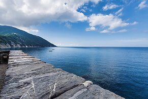 Seaview Apartment near the Castle