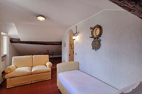 Seaview Apartment near the Castle