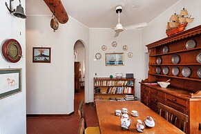 Seaview Apartment near the Castle