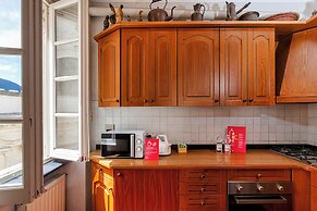 Seaview Apartment near the Castle