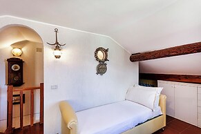 Seaview Apartment near the Castle