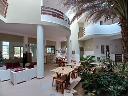 Kolatilde-  Estoril Beach Flat