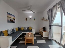 Kolatilde-  Estoril Beach Flat