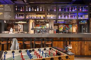 Moxy Cork