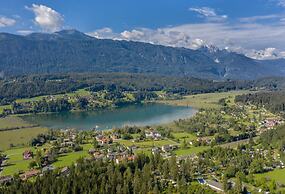 Luxury Chalet With ac Near Pressegger See