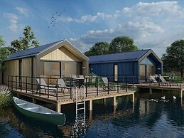 Modern Water Lodge With air Conditioning, Near the Maasduinen