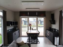 Modern Chalet Only 2 km of the Efteling