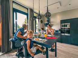 Modern Chalet Only 2 km of the Efteling
