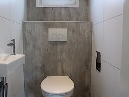 Modern Chalet Only 2 km of the Efteling