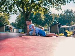 Modern Chalet Only 2 km of the Efteling