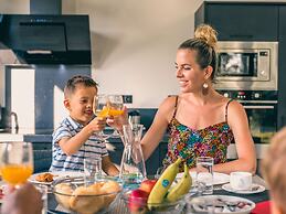 Modern Chalet Only 2 km of the Efteling