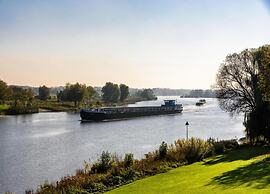 Comfortable Safari Tent in De Maasduinen