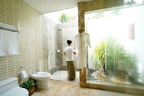 Miskawaan Beachfront Villas