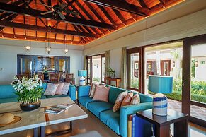 Miskawaan Beachfront Villas