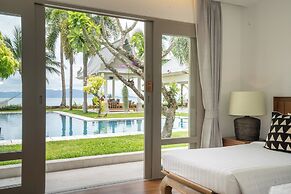 Miskawaan Beachfront Villas