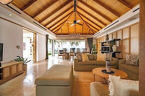 Miskawaan Beachfront Villas