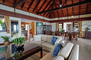 Miskawaan Beachfront Villas