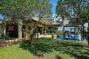 Miskawaan Beachfront Villas