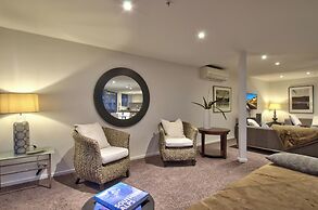 Bay View Condo by Staysouth